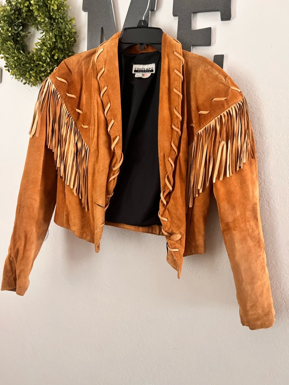 Contempo Suede Fringe Cropped Jacket - Rust
Has beautiful color🧡 i add measure
